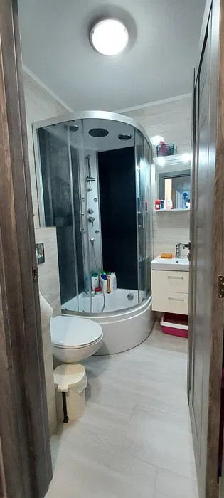 Apartament cu 3 camere,72 mp, zona Eroilor