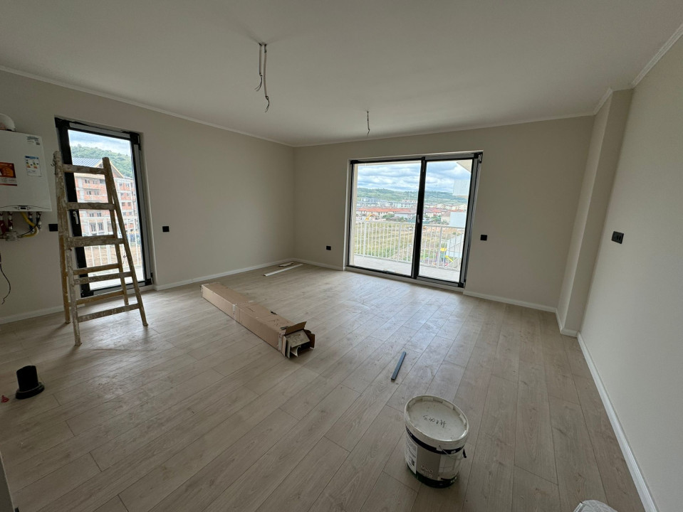 Apartament de 3 camere, 58 mp+terasa 25 mp, zona Eroilor