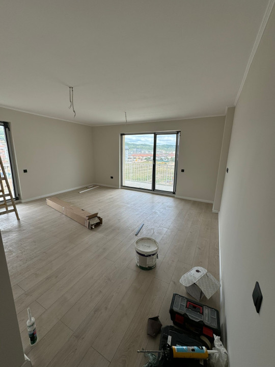 Apartament de 3 camere, 58 mp+terasa 25 mp, zona Eroilor