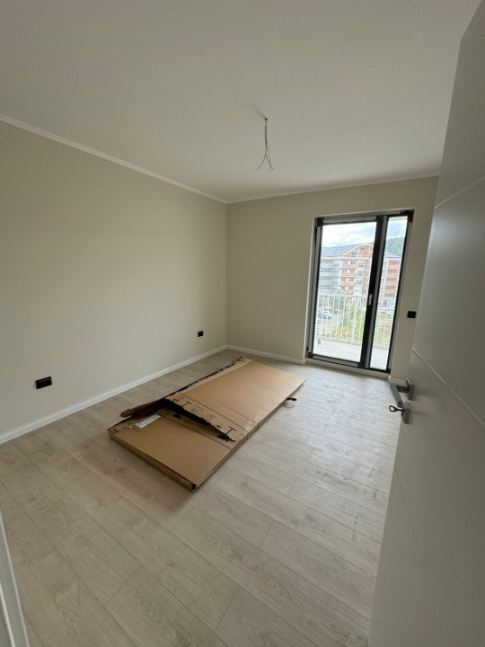 Apartament de 3 camere, 58 mp+terasa 25 mp, zona Eroilor