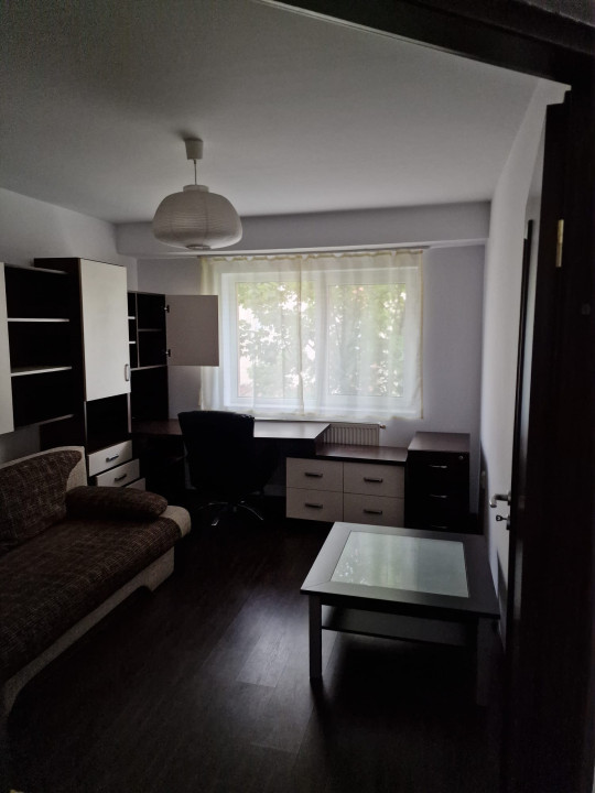 Apartament de 3 camere , 58mp, zona Eroilor