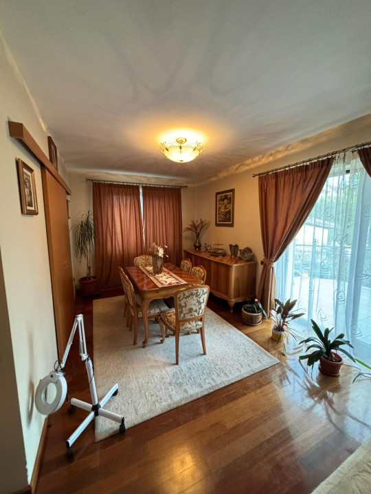 OPORTUNITATE! Casa cu 6 camere,300MP,Teren 1100mp,Finisaje LUX