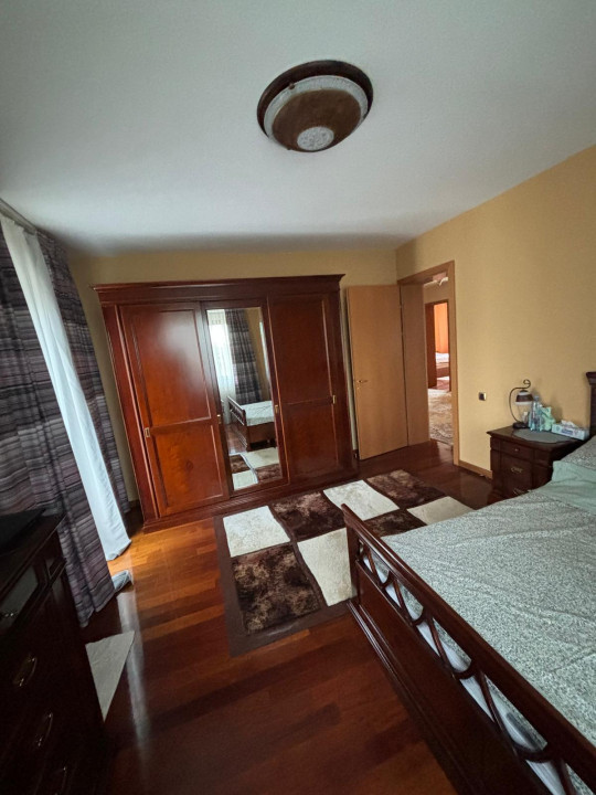 OPORTUNITATE! Casa cu 6 camere,300MP,Teren 1100mp,Finisaje LUX