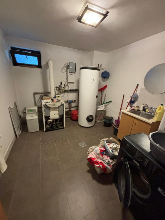 OPORTUNITATE! Casa cu 6 camere,300MP,Teren 1100mp,Finisaje LUX