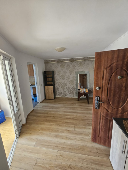 Apartament 2 camere  , 40 mp utili , parcare , balcon , zona Urusagului 