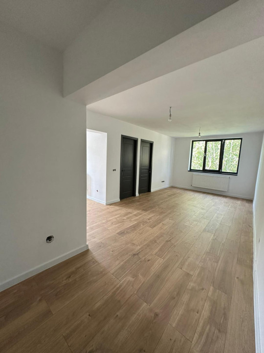 Apartament de 3 camere, semidecomandat, zona Parcul Central 