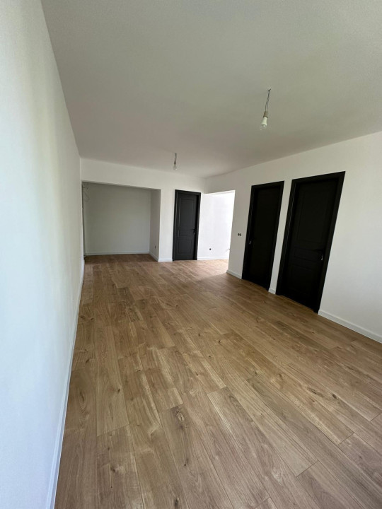 Apartament de 3 camere, semidecomandat, zona Parcul Central 