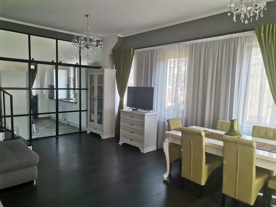 Casa de 4 camere, ultra-lux, 162  mp utili, gradina, Zona  Taut