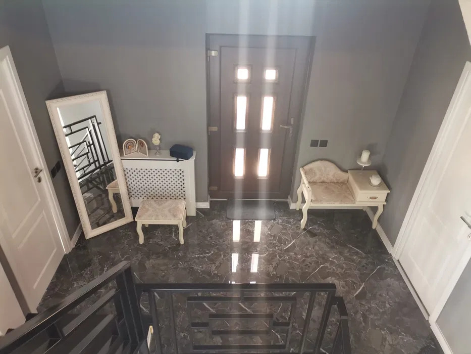 Casa de 4 camere, ultra-lux, 162  mp utili, gradina, Zona  Taut