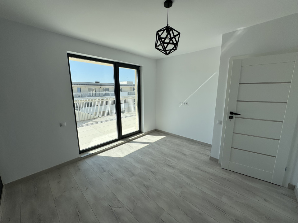 Penthouse de 3 camere, 74 mp, zona Eroilor