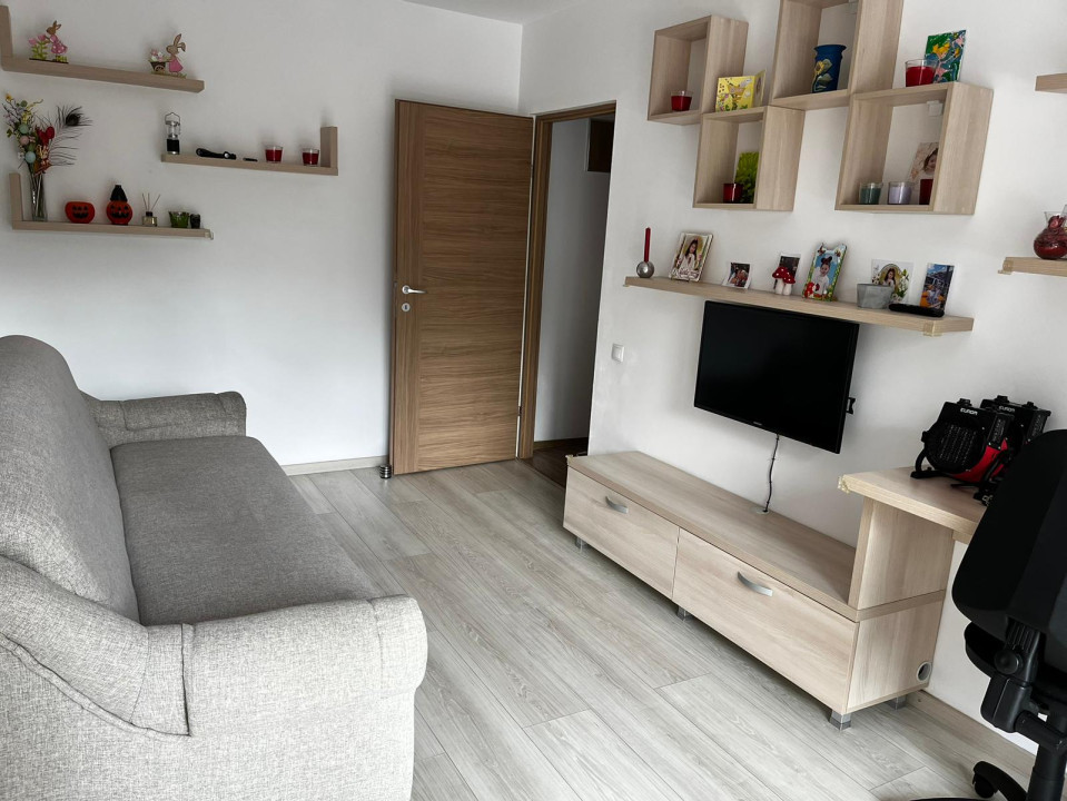 Apartament de 2 camere decomandate, 64 mp, loc de parcare, zona Vivo