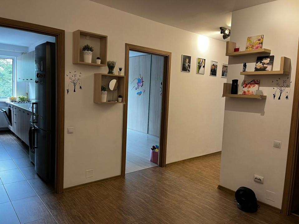 Apartament de 2 camere decomandate, 64 mp, loc de parcare, zona Vivo