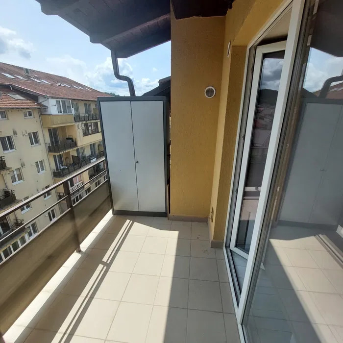 Apartament cu 2 camere, 40 mp, balcon, zona Florilor