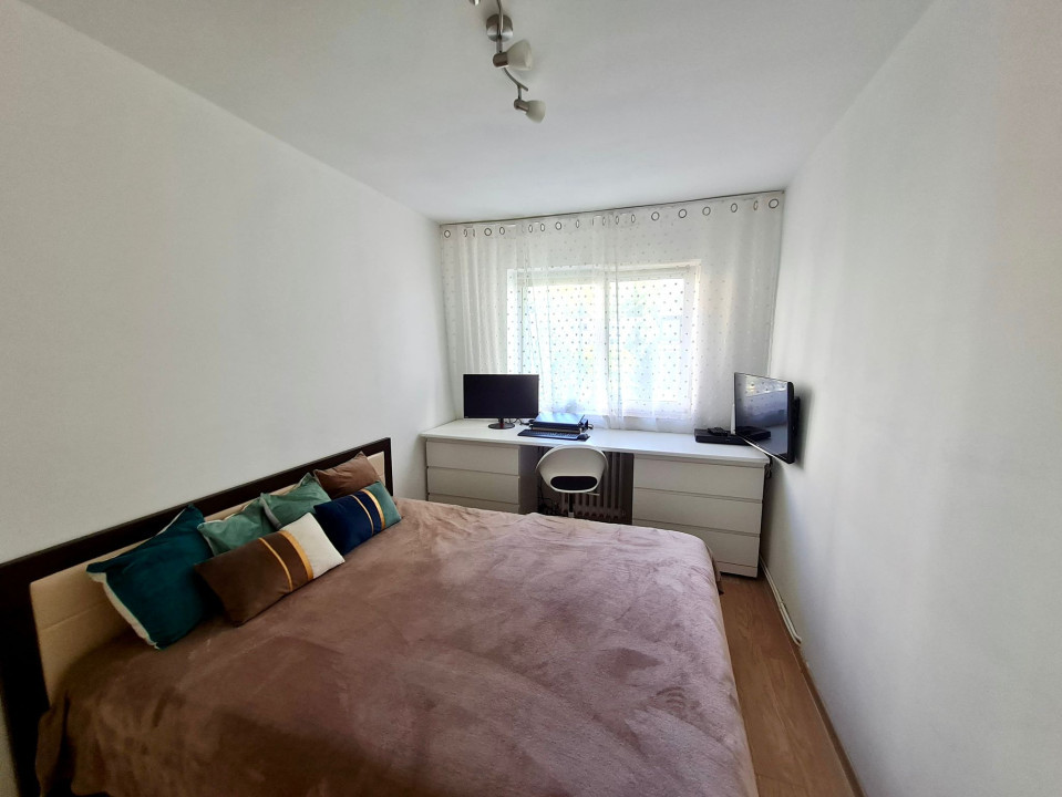 Apartament 2 camere decomandate, etaj intermediar, zona străzii Clăbucet