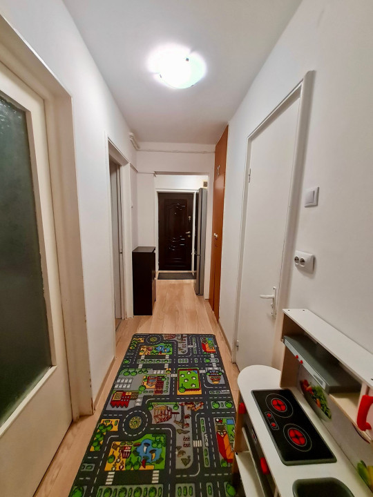 Apartament 2 camere decomandate, etaj intermediar, zona străzii Clăbucet