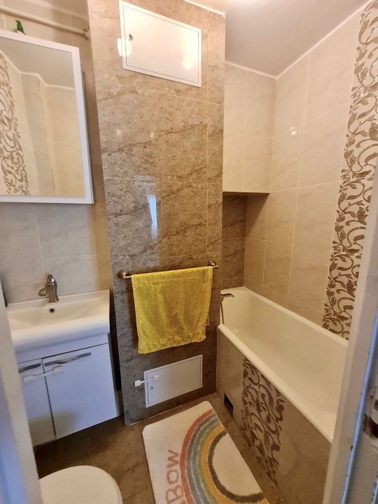 Apartament 2 camere decomandate, etaj intermediar, zona străzii Clăbucet