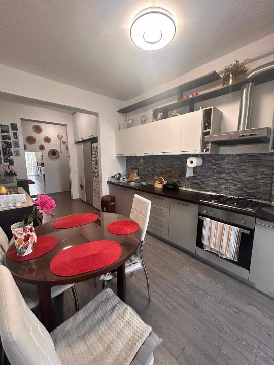 Apartament cu 3 camere