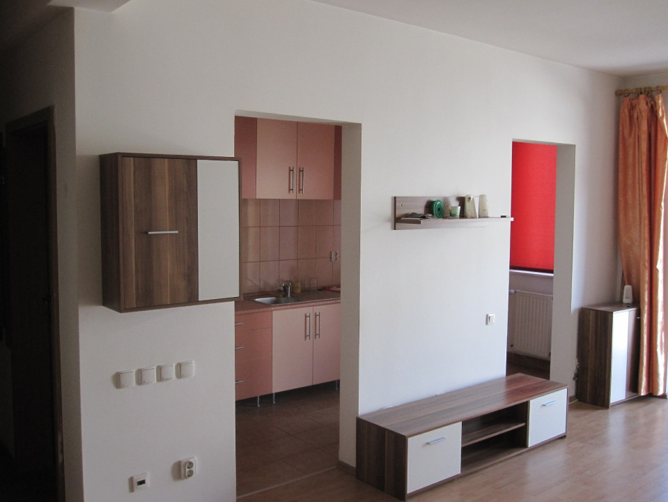 Apartament de închiriat, 2 camere, etajul 1, Piața Mihai Viteazul