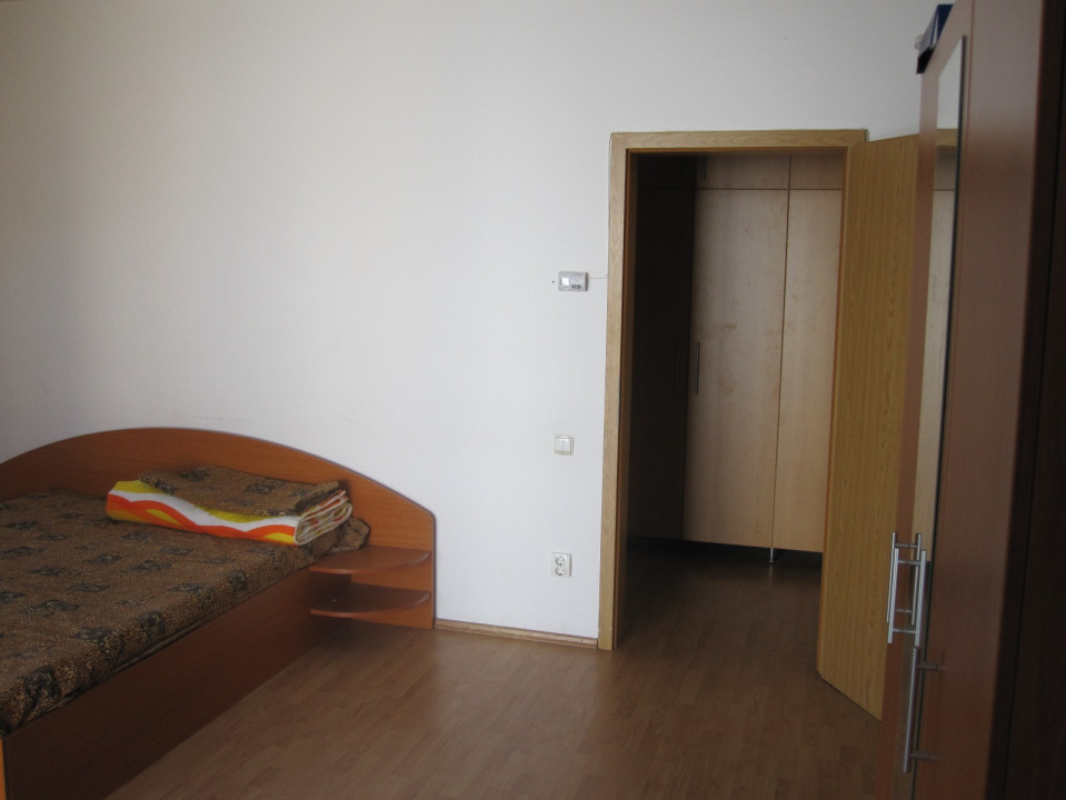 Apartament de închiriat, 2 camere, etajul 1, Piața Mihai Viteazul