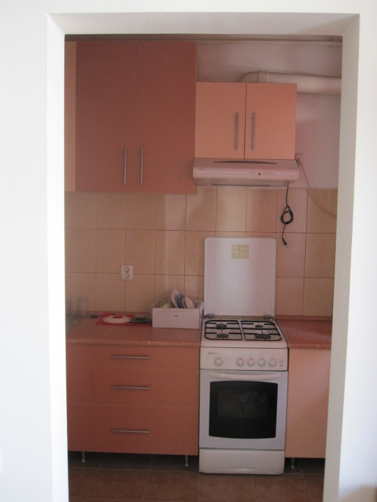 Apartament de închiriat, 2 camere, etajul 1, Piața Mihai Viteazul