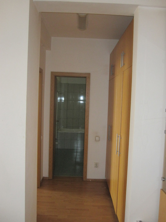 Apartament de închiriat, 2 camere, etajul 1, Piața Mihai Viteazul