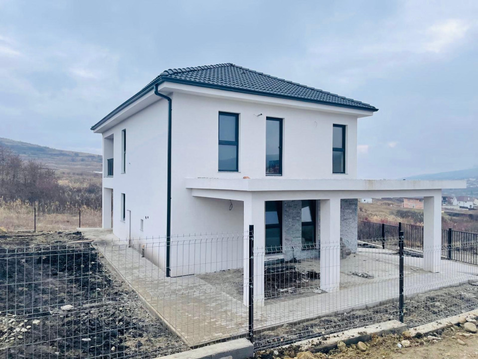 Casa cu 4 camere,Suprafata utila 120mp,Teren 560m,Terasa,Semifinisat,Chinteni