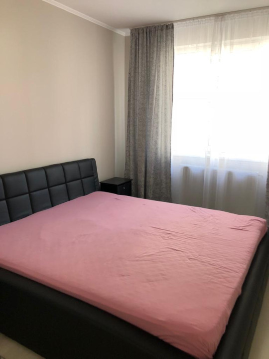 Apartament de 3 camere,60 mp,2 parcari, zona Vivo