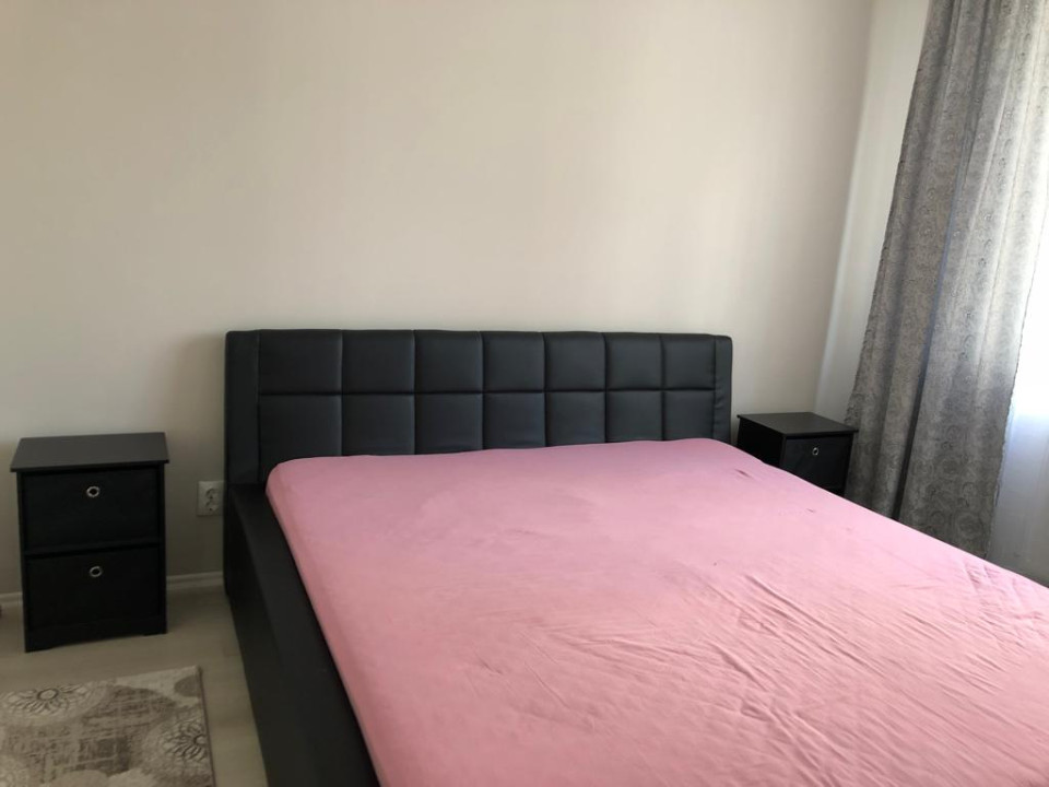 Apartament de 3 camere,60 mp,2 parcari, zona Vivo