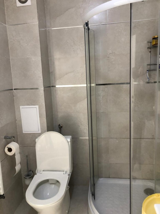 Apartament de 3 camere,60 mp,2 parcari, zona Vivo