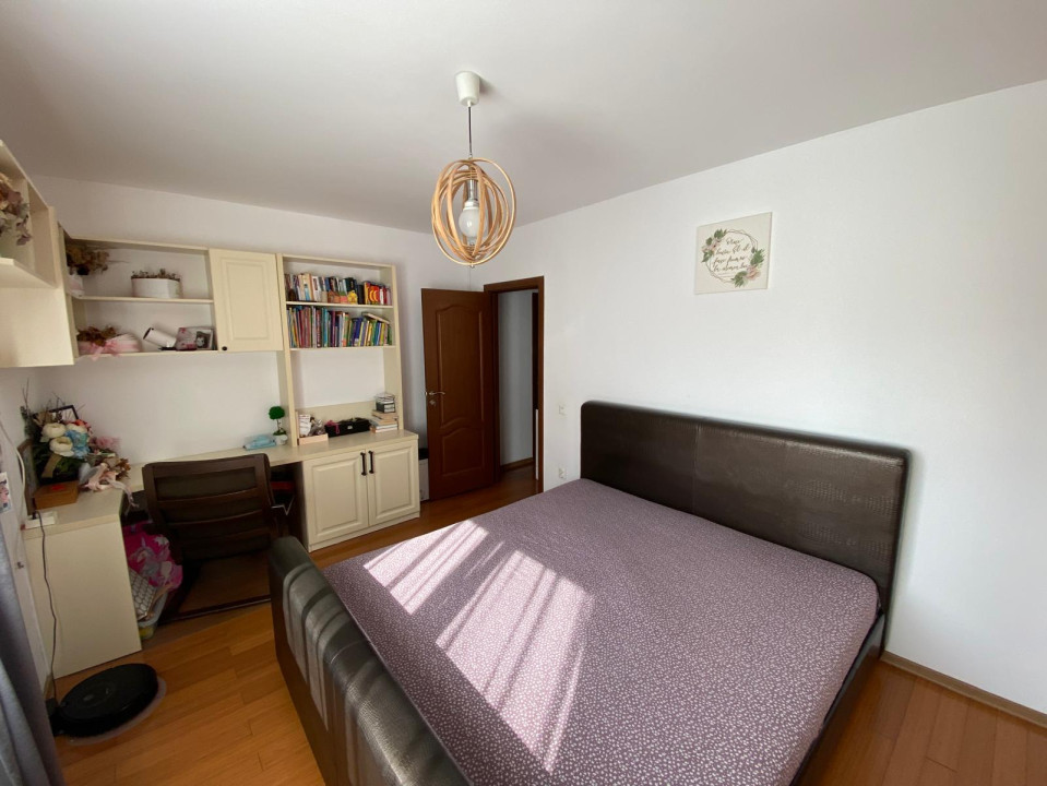 Apartament de 3 camere, 80 mp,2 parcari, zona Stejarului