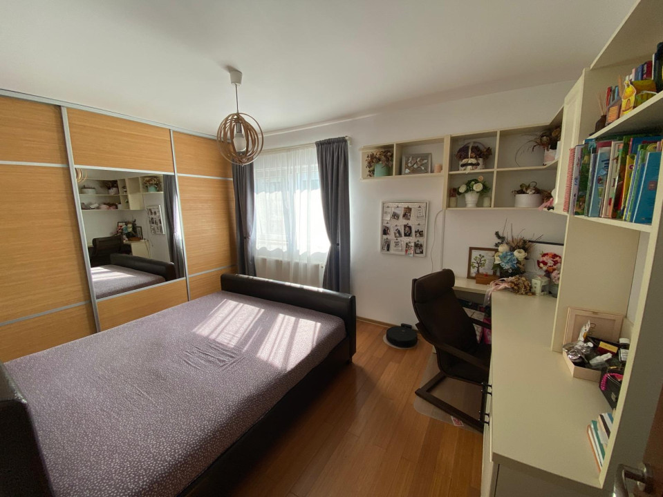 Apartament de 3 camere, 80 mp,2 parcari, zona Stejarului