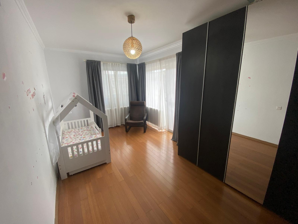 Apartament de 3 camere, 80 mp,2 parcari, zona Stejarului