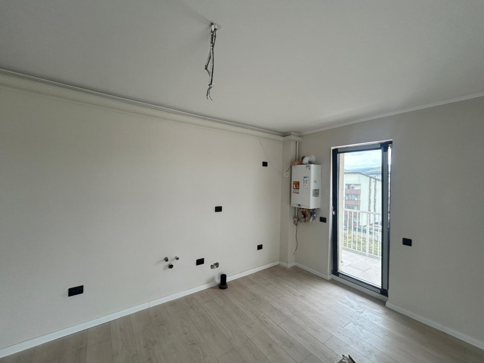 Apartament cu 3 camere 58 mp utili plus terasa de 25mp si parcare zona Eroilor