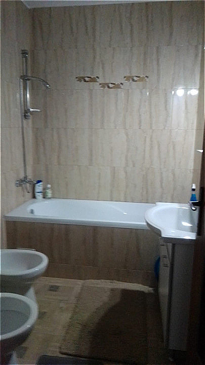 Apartament cu o camera, 34 mp, balcon, parcare, zona Eroilor