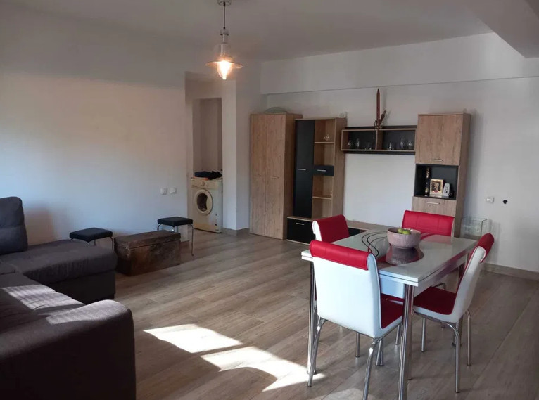 Apartament de 2 camere, 53 mp, loc de parcare, str Stejarului