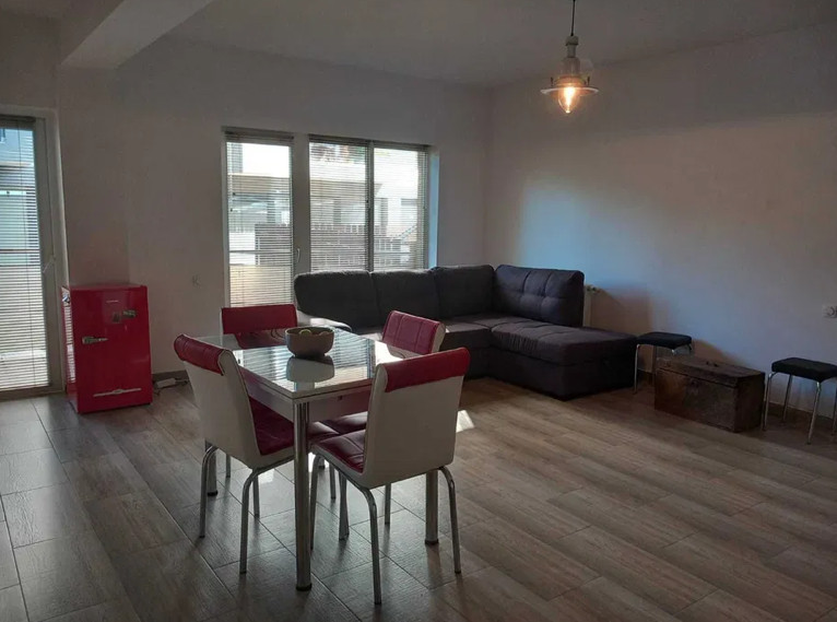 Apartament de 2 camere, 53 mp, loc de parcare, str Stejarului