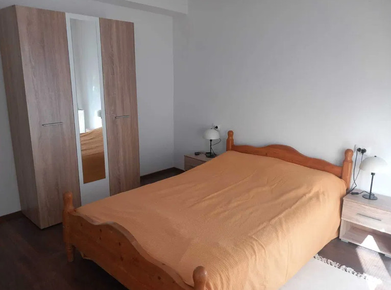 Apartament de 2 camere, 53 mp, loc de parcare, str Stejarului