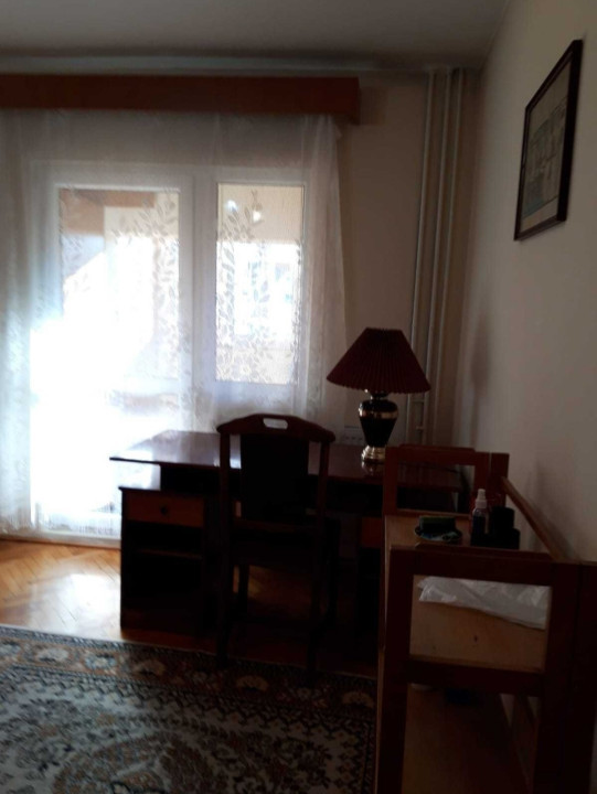 Apartament 3 camere, 65 mp, zona Cipariu