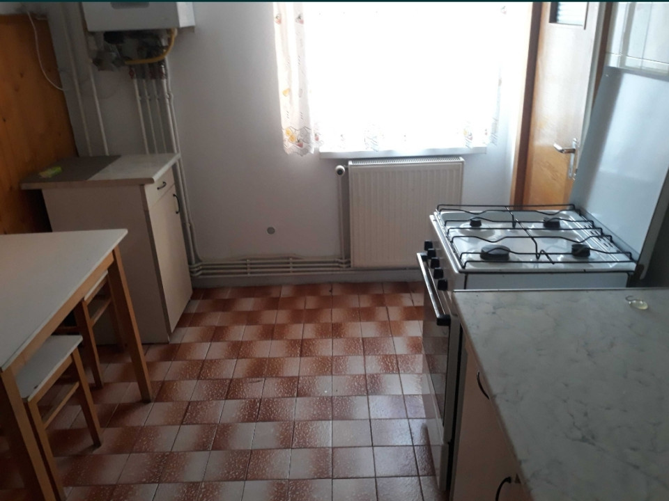 Apartament 3 camere, 65 mp, zona Cipariu