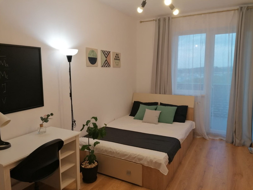 Se închiriază apartament 3 camere semidecomandat Zona VIVO.