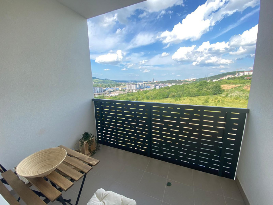 Se închiriază apartament 3 camere semidecomandat Zona VIVO.