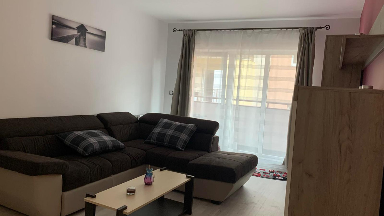 Inchiriez apartament de 3 camere in Floresti zona Eroilor.