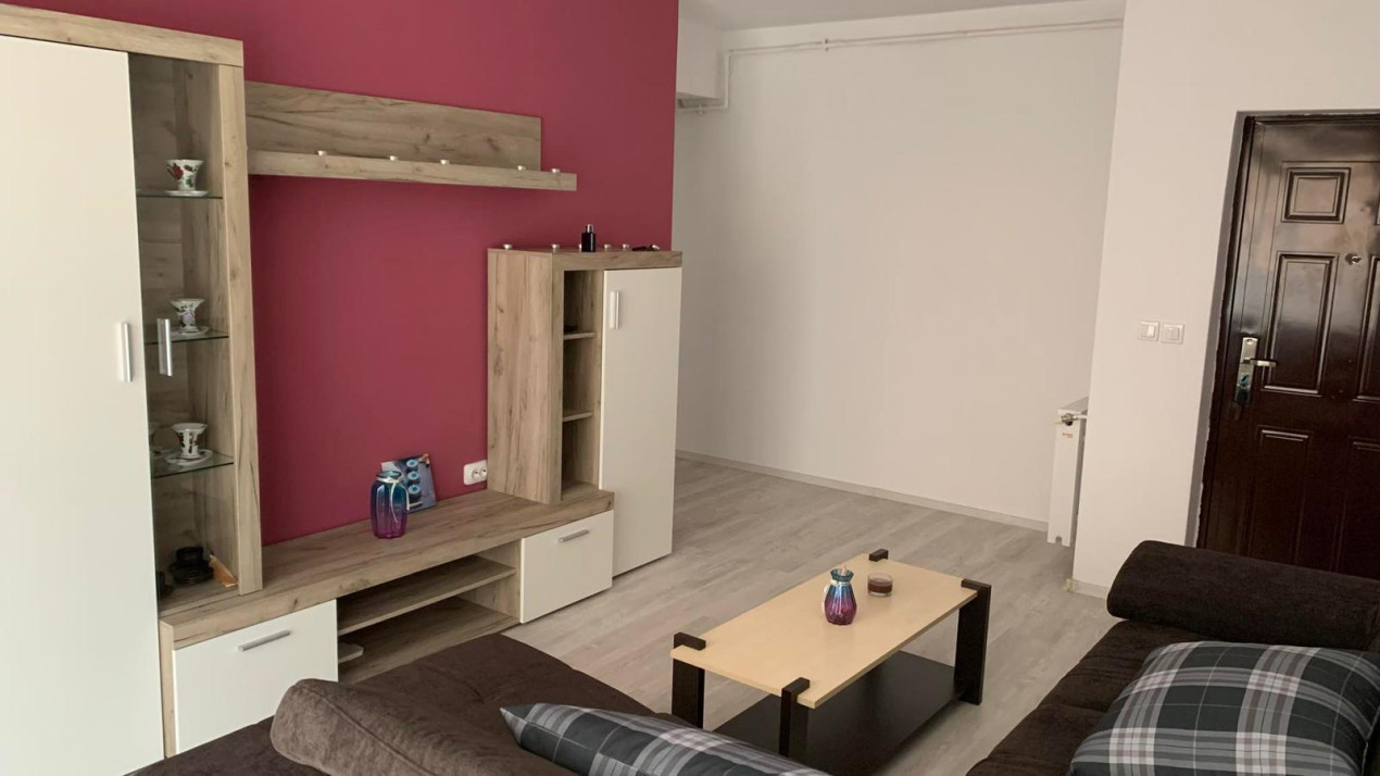 Inchiriez apartament de 3 camere in Floresti zona Eroilor.