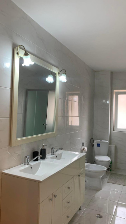 Inchiriez apartament de 3 camere in Floresti zona Eroilor.