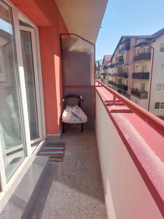 Inchiriez apartament de 3 camere in Floresti zona Eroilor.