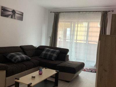 Inchiriez apartament de 3 camere in Floresti zona Eroilor.