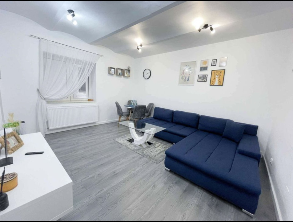 Apartament de 2 camere de vanzare, zona Centrala 