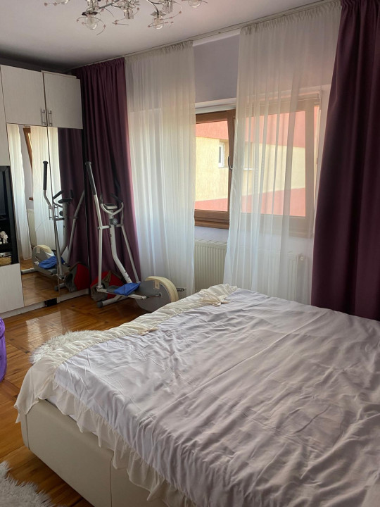 Se vinde apartament cu 3 camere utilat mobilat , Aurel Vlaicu