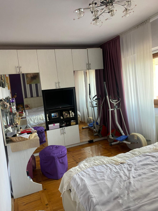 Se vinde apartament cu 3 camere utilat mobilat , Aurel Vlaicu