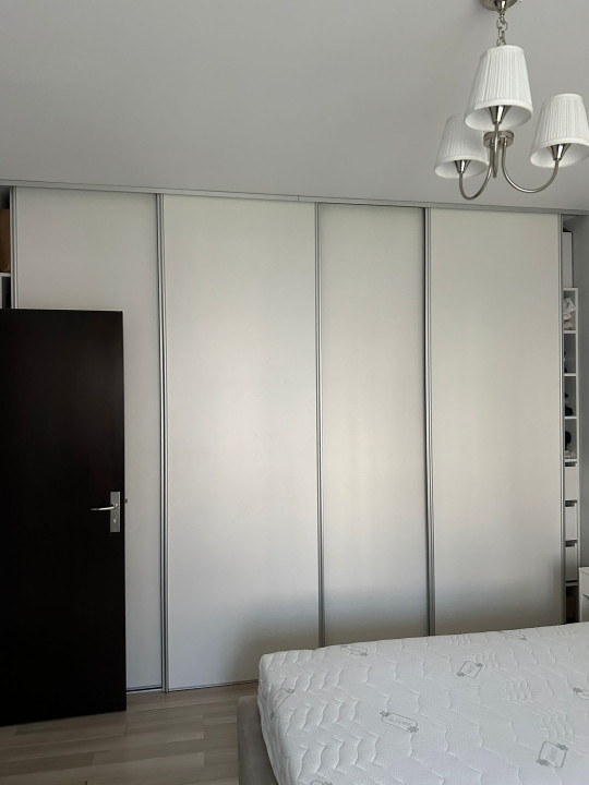 Apartament de 3 camere, 2 bai, 77 mp,zona VIVO